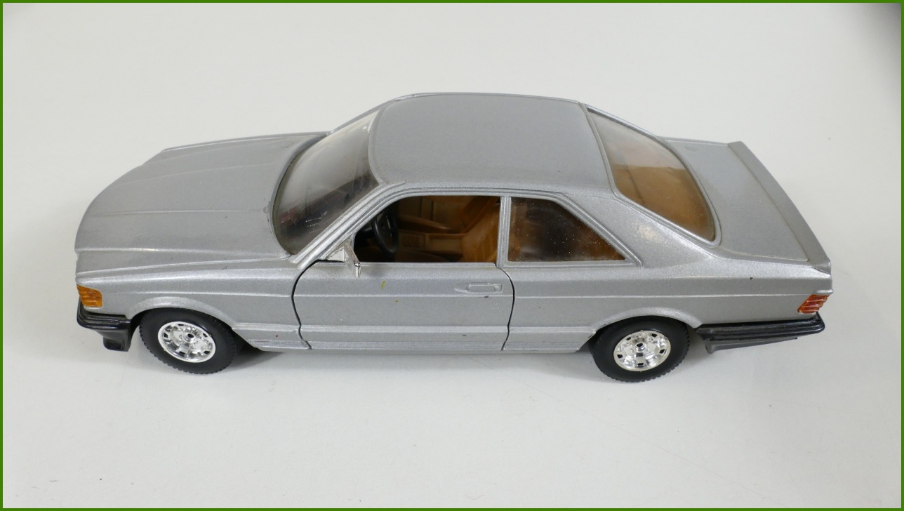 Model Auta Bburago 1:26 - Mercedes 500 SEC - Viz Popis