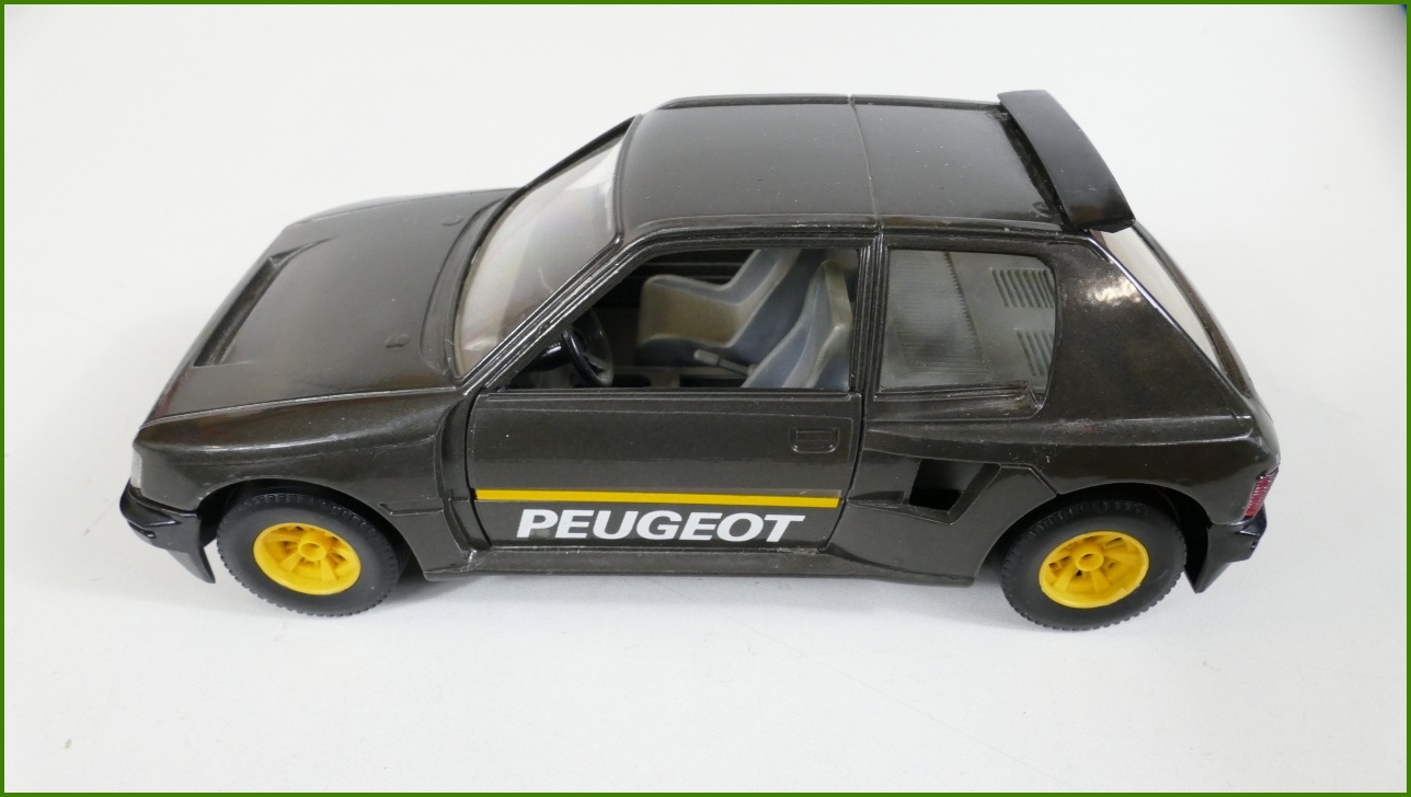 Model Auta Bburago 1:25 - Peugeot 205 Turbo