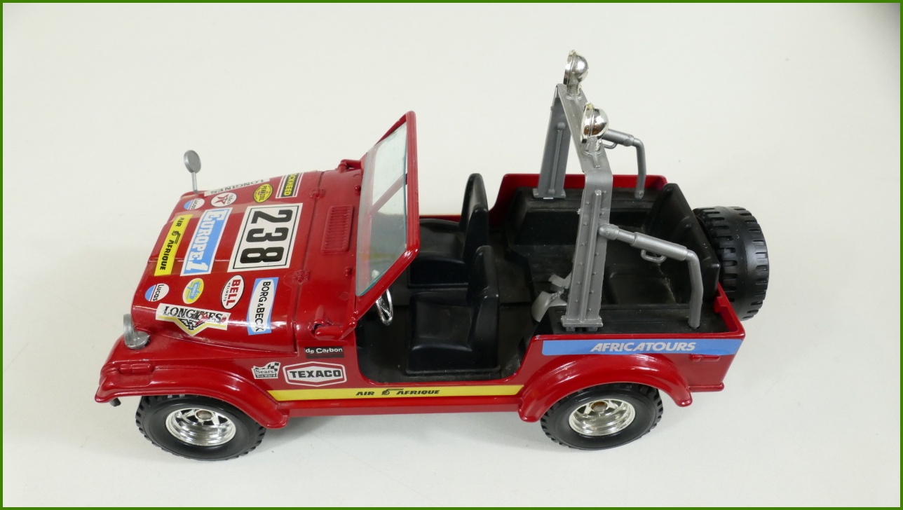 Model Auta Bburago 1:24 - Jeep CJ-7