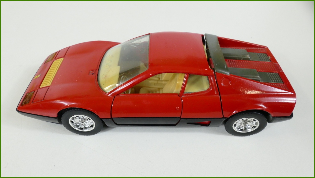 Model Auta Bburago 1:24 - Ferrari BB 512 - Viz Popis