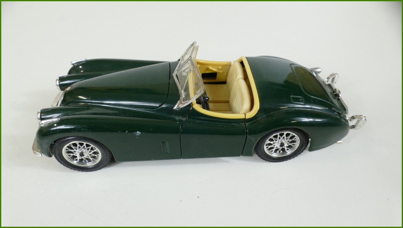 Model Auta Bburago 1:24 - Jaguar XK 120 (1948) - Viz Popis