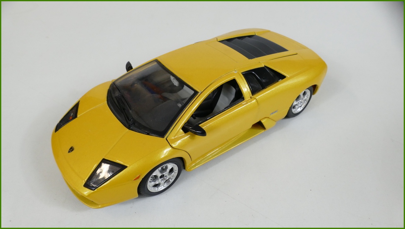 Model Auta Bburago 1:24 - Lamborghini Murciélago s Podstavcem