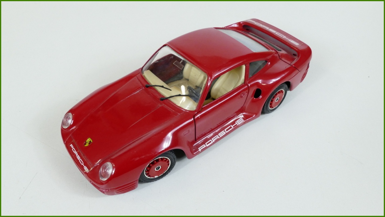 Model Auta Bburago 1:24 - Porsche 959 Turbo s Podstavcem