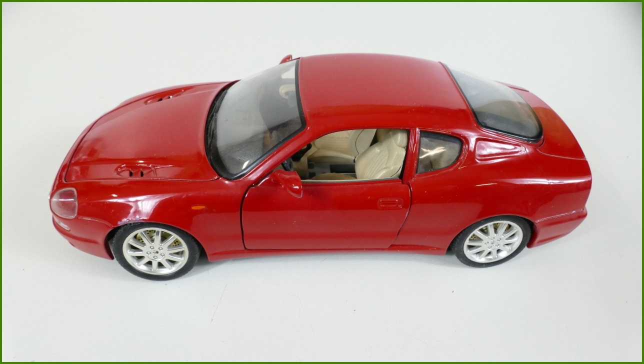 Kovový Model Bburago 1:18 - Maserati 3200 GT (1998)