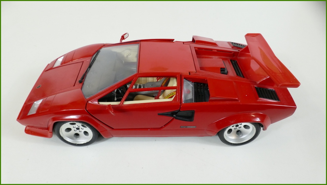 Kovový Model Bburago 1:18 - Lamborghini Countach (1988)
