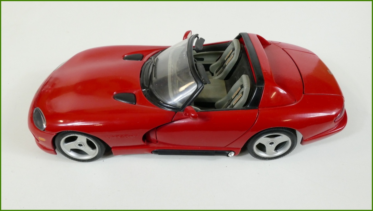 Kovový Model Bburago 1:18 - Dodge Viper RT/10