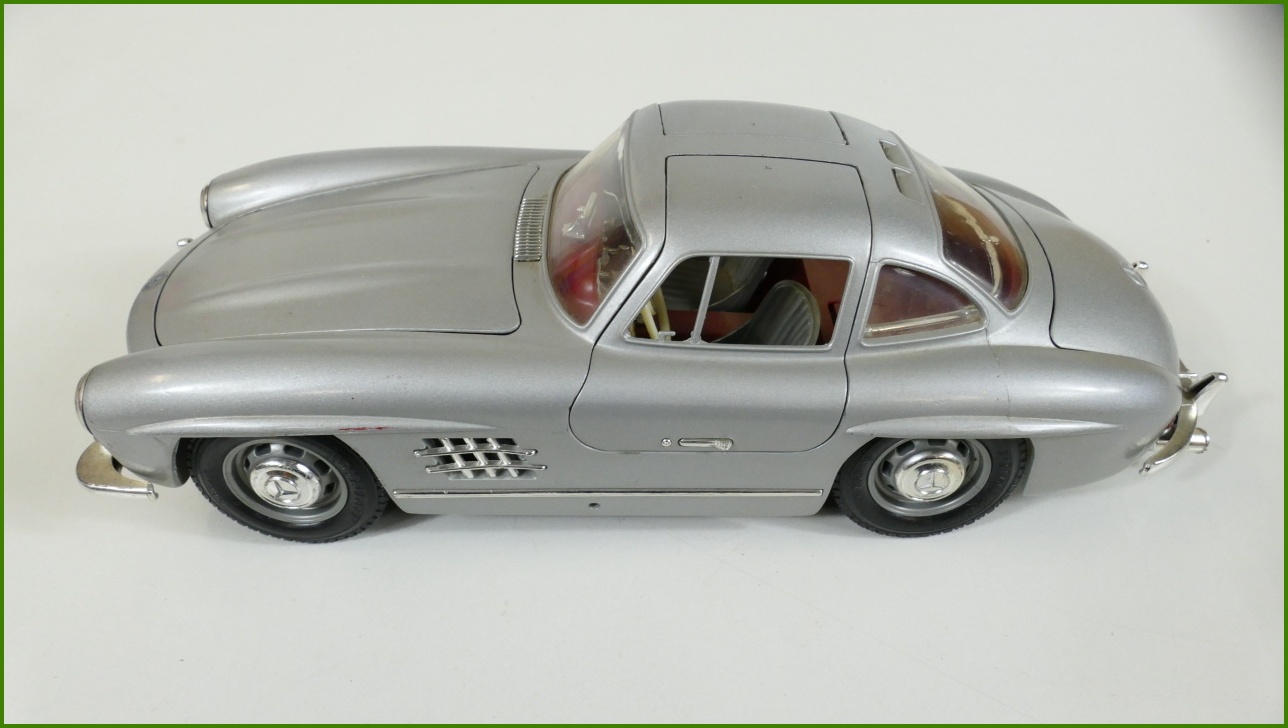 Kovový Model Bburago 1:18 - Mercedes 300 SL (1954)