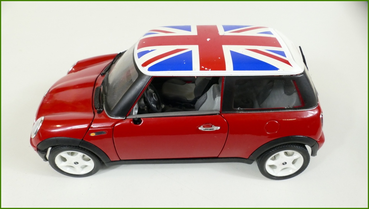 Kovový Model Bburago 1:18 - Mini Cooper (2001) - Viz Popis