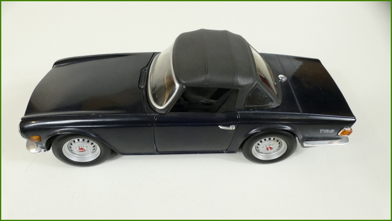Model Auta ERTL 1:18 Triumph TR6 (1974) - Viz Popis
