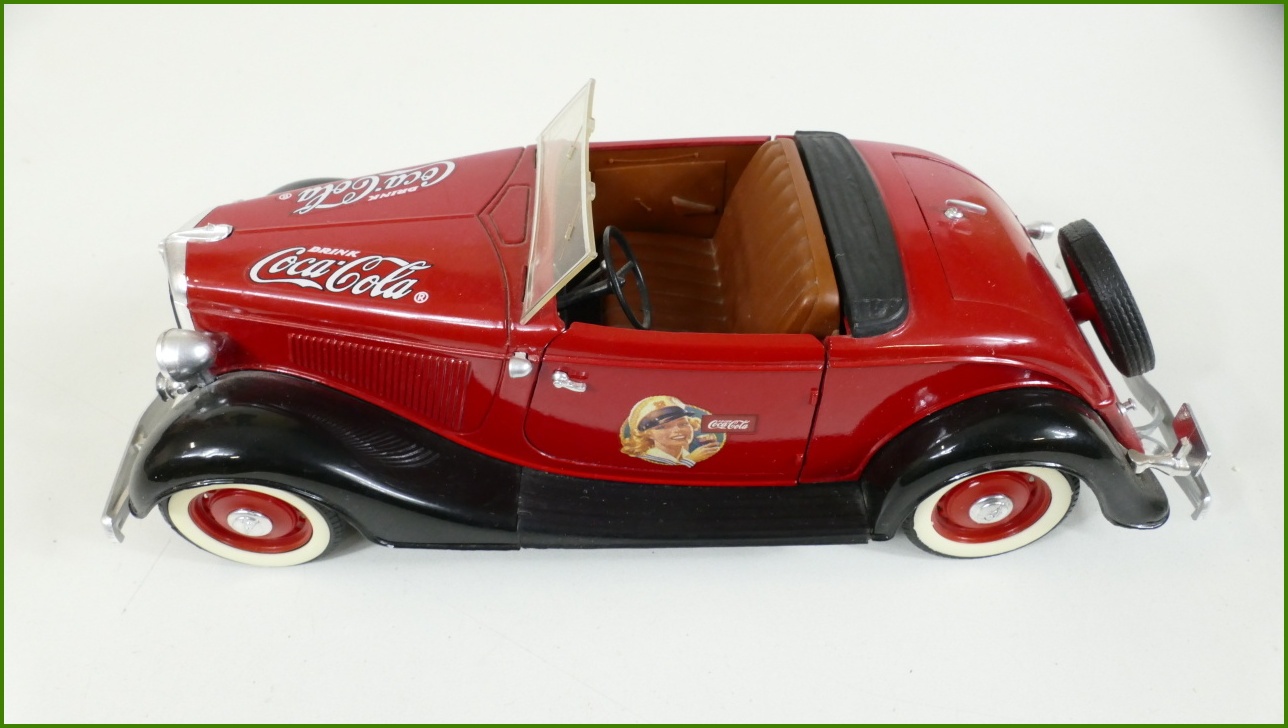 Model Auta Solido 1:19 Ford V8 Echelle - Viz Popis