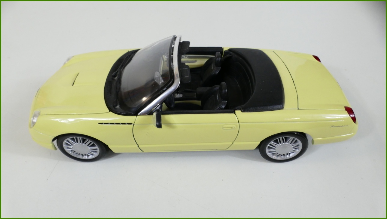 Model Auta Maisto 1:18 Thunderbird