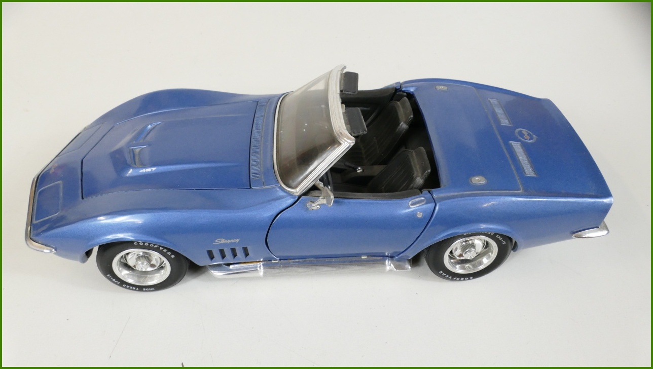 Model Auta Revell 1:18 - ´69 Corvette Stingray 427