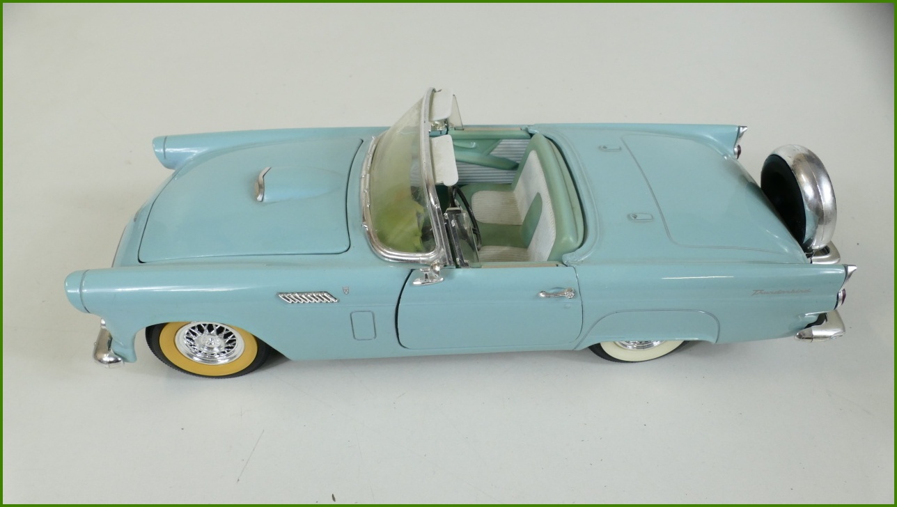 Model Auta Revell 1:18 - Thunderbird