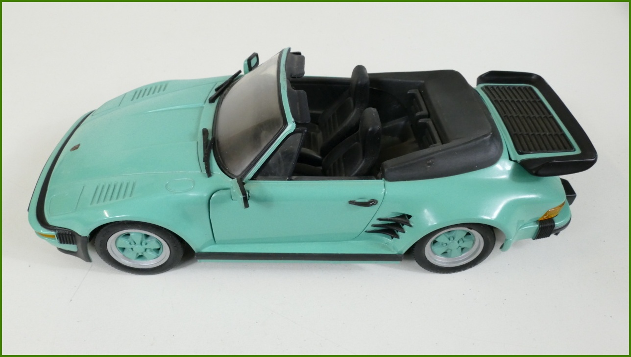 Model Auta Revell 1:18 - Porsche 930 Turbo