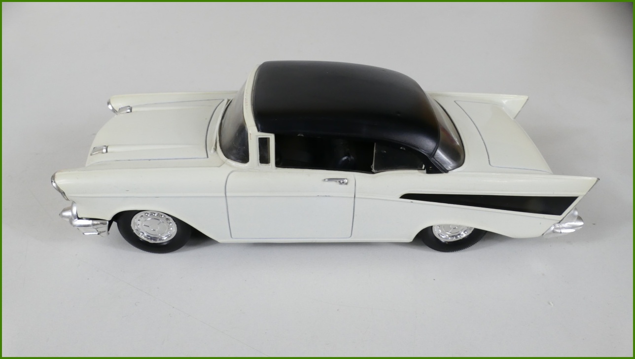 Model Auta Mira 1:24 - Chevrolet Bel Air H.T. - Viz Popis