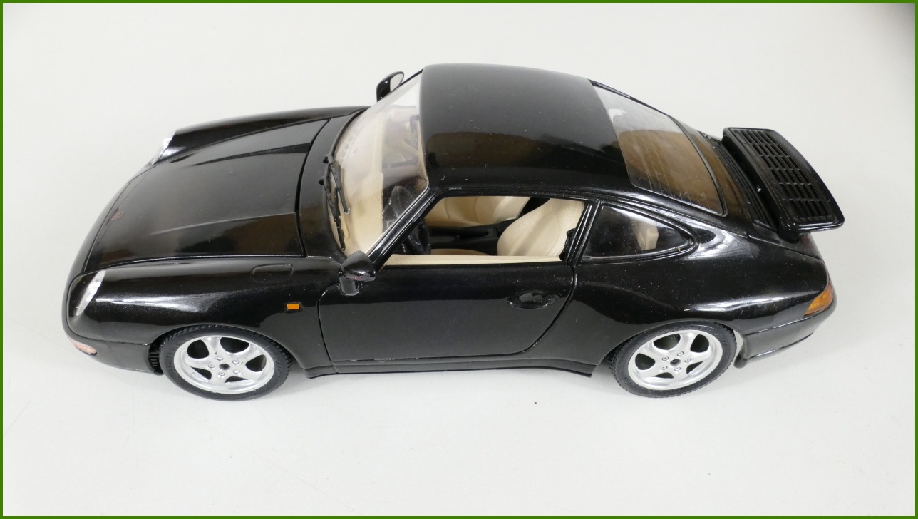Kovový Model Bburago 1:18 - Porsche 911 Carrera (1993)