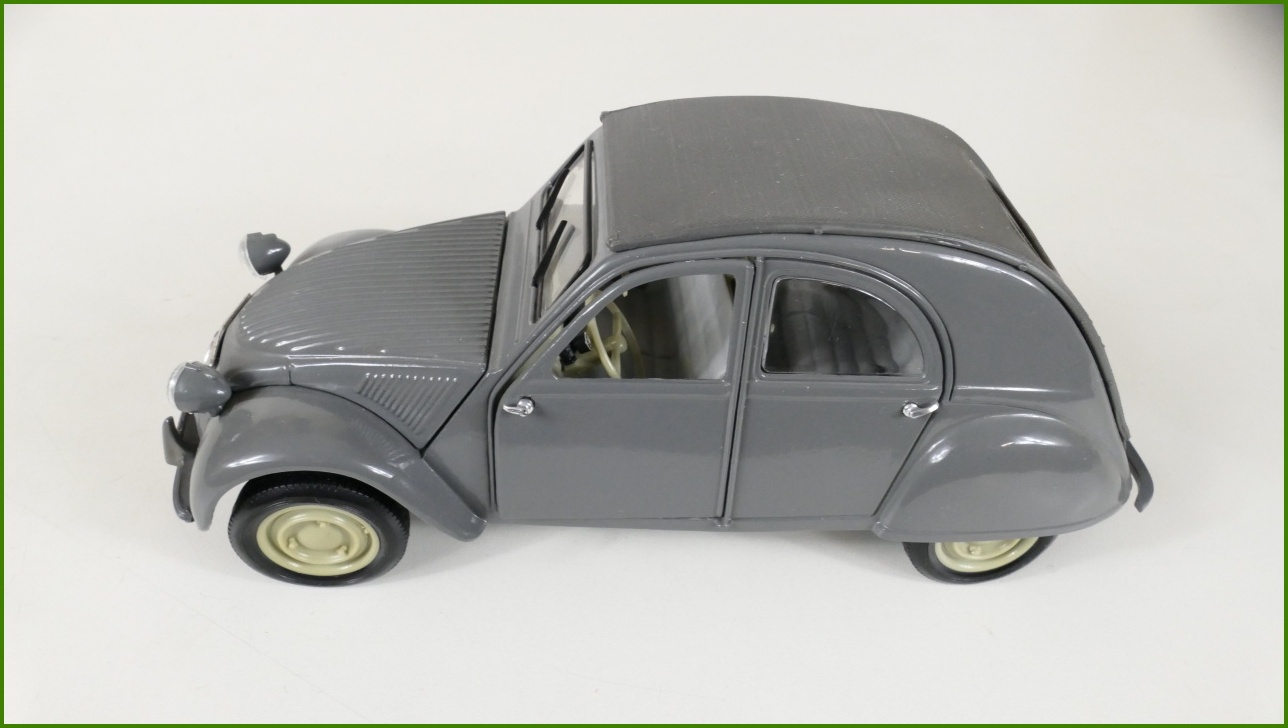 Model Auta Maisto 1:18 - Citroën 2CV (1952)