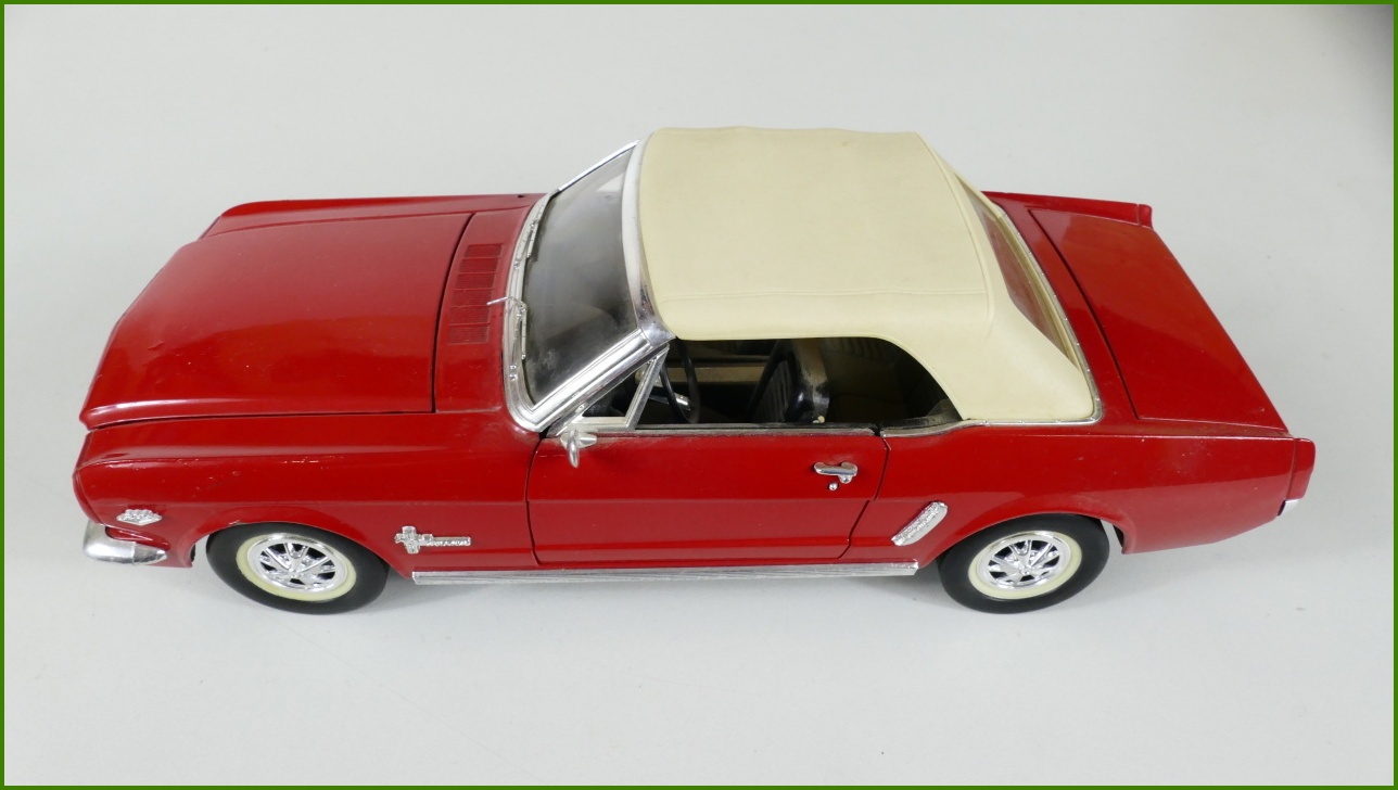 Model Auta MIRA 1:18 - Ford Mustang 1965 - Viz Popis
