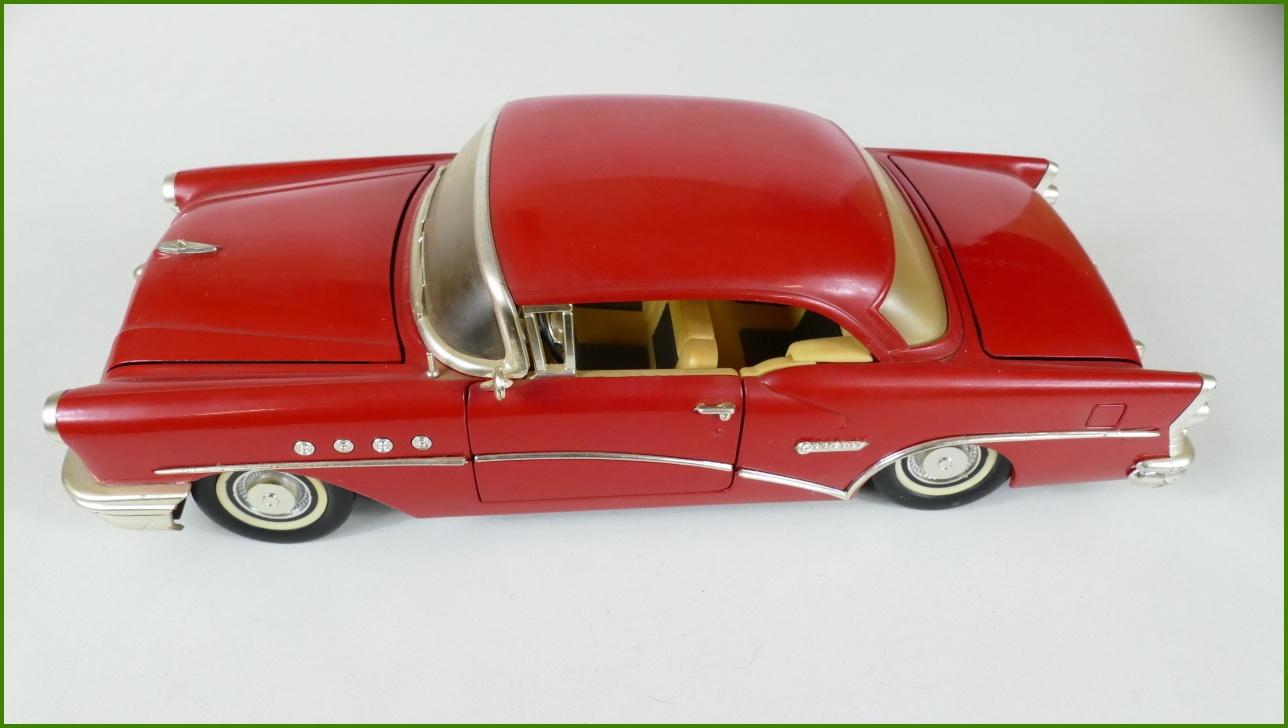 Model Auta MIRA 1:18 - Buick Century - Viz Popis