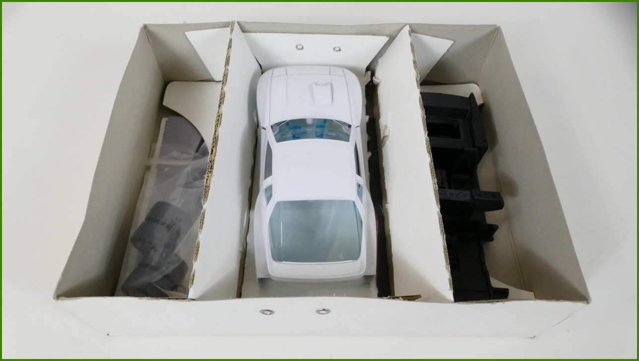 Model Auta Bburago Metal Kit Stavebnice 1:25 - Porsche 924 Turbo