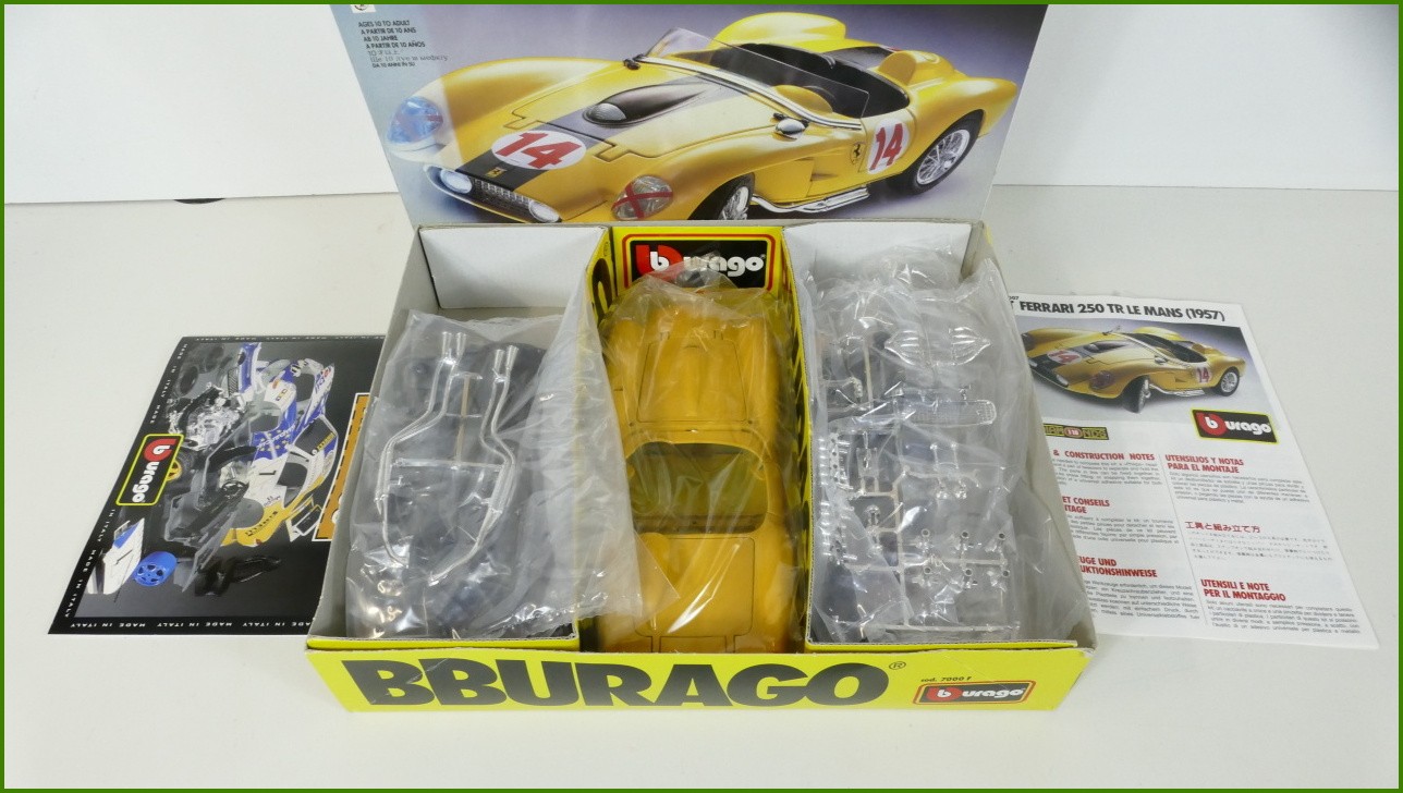 Metal Kit Stavebnice 1:18 - Ferrari Testa Rossa Le Mans (1957)