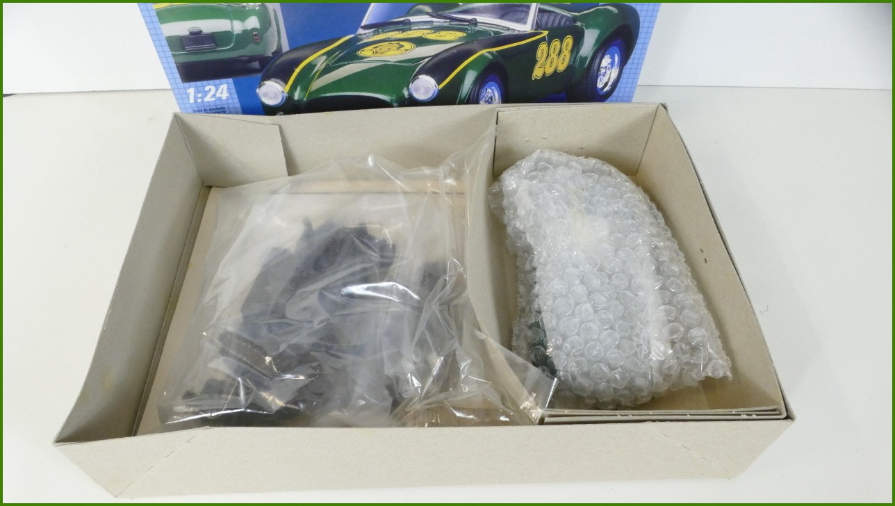 Model Auta Revell Metal Kit Stavebnice 1:24 - Shelby 427 Cobra Racing
