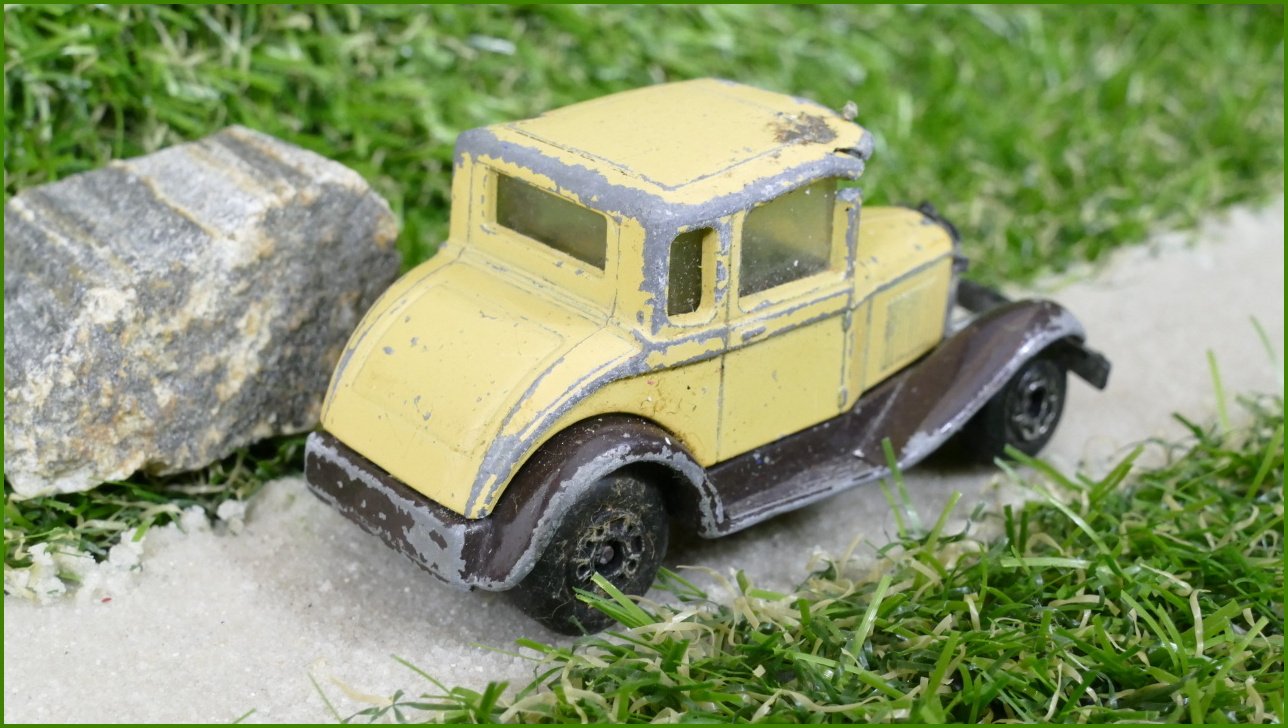 Model Autíčka Matchbox Lesney Model A Ford - bez světel a prasklé sloupky u střechy