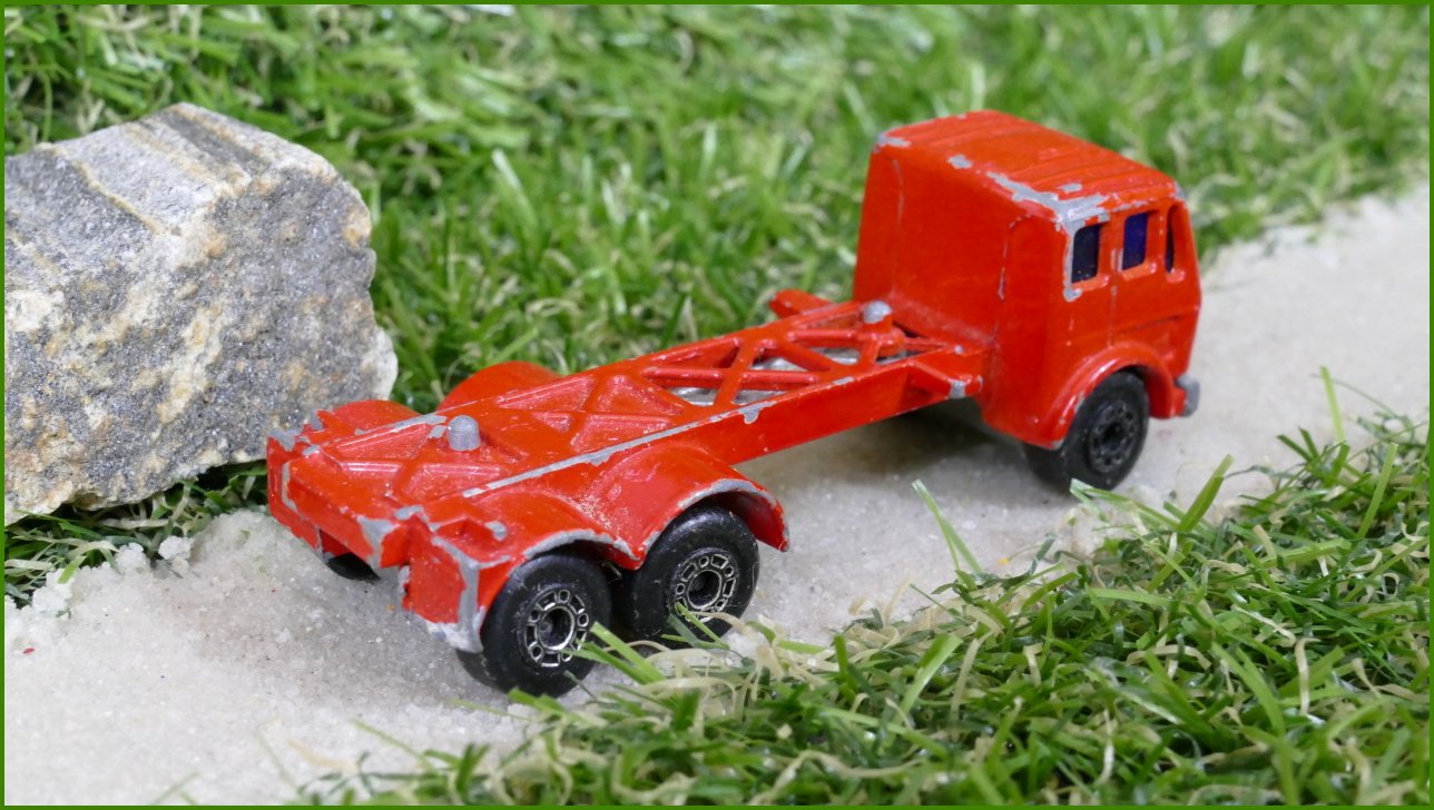 Model Autíčka Matchbox Lesney No.12 - Mercedes Container Truck