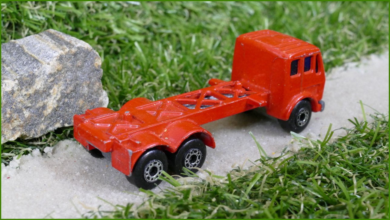 Model Autíčka Matchbox Lesney No.12 - Mercedes Container Truck