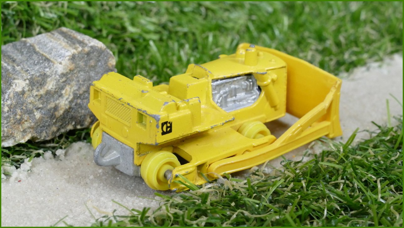 Model Autíčka Matchbox Lesney No.64 - Caterpillar Tractor - bez pásů