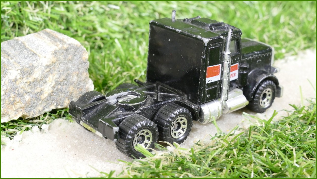 Model Autíčka Matchbox Lesney Peterbilt - poškození předního narázníku