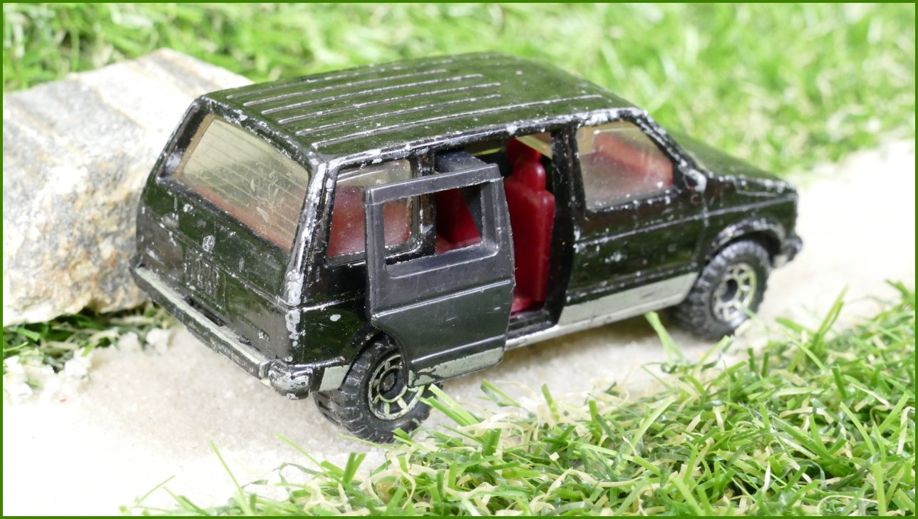 Autíčko Matchbox (Made in England) 1984 Dodge Caravan
