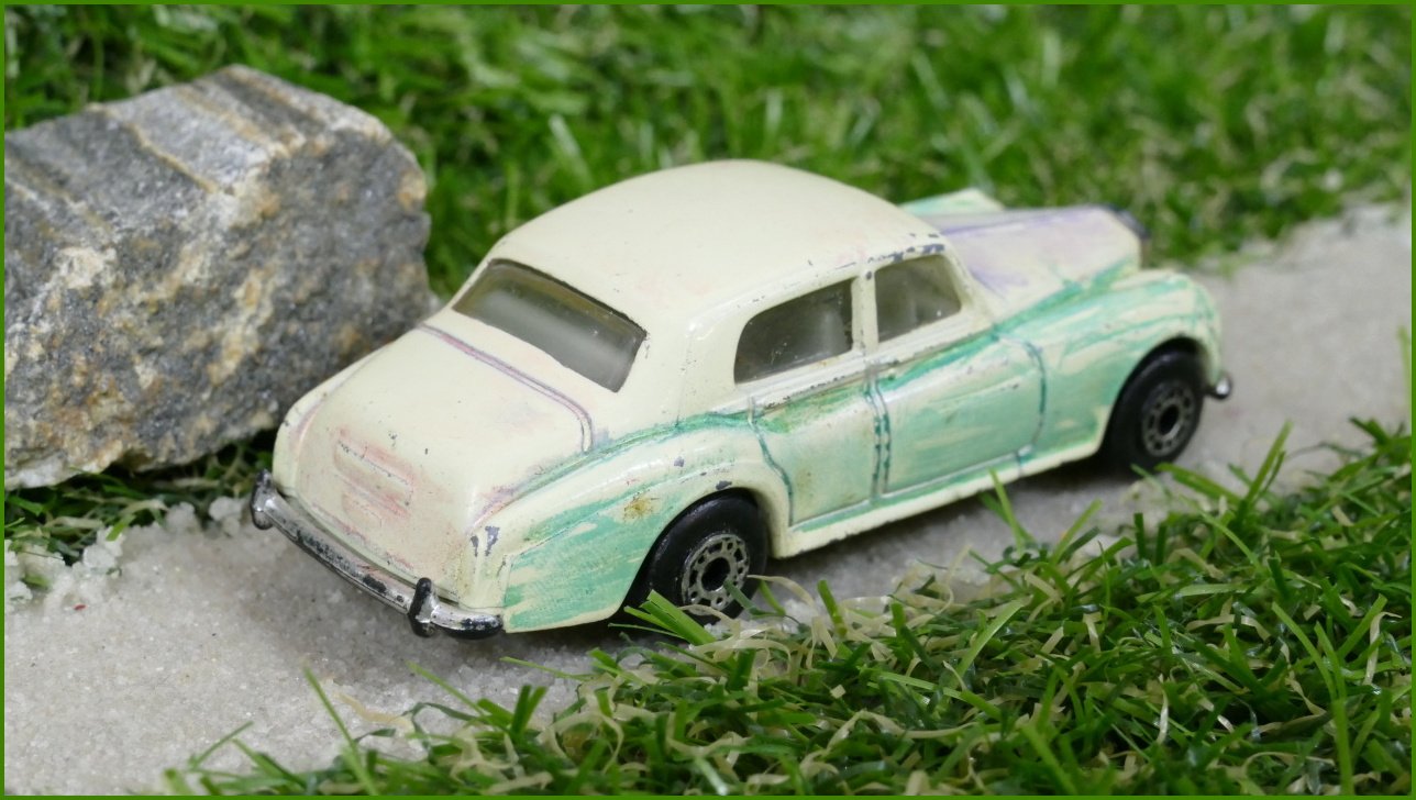 Autíčko Matchbox (Made in England) Rolls-Royce Silver Cloud - pokreslený