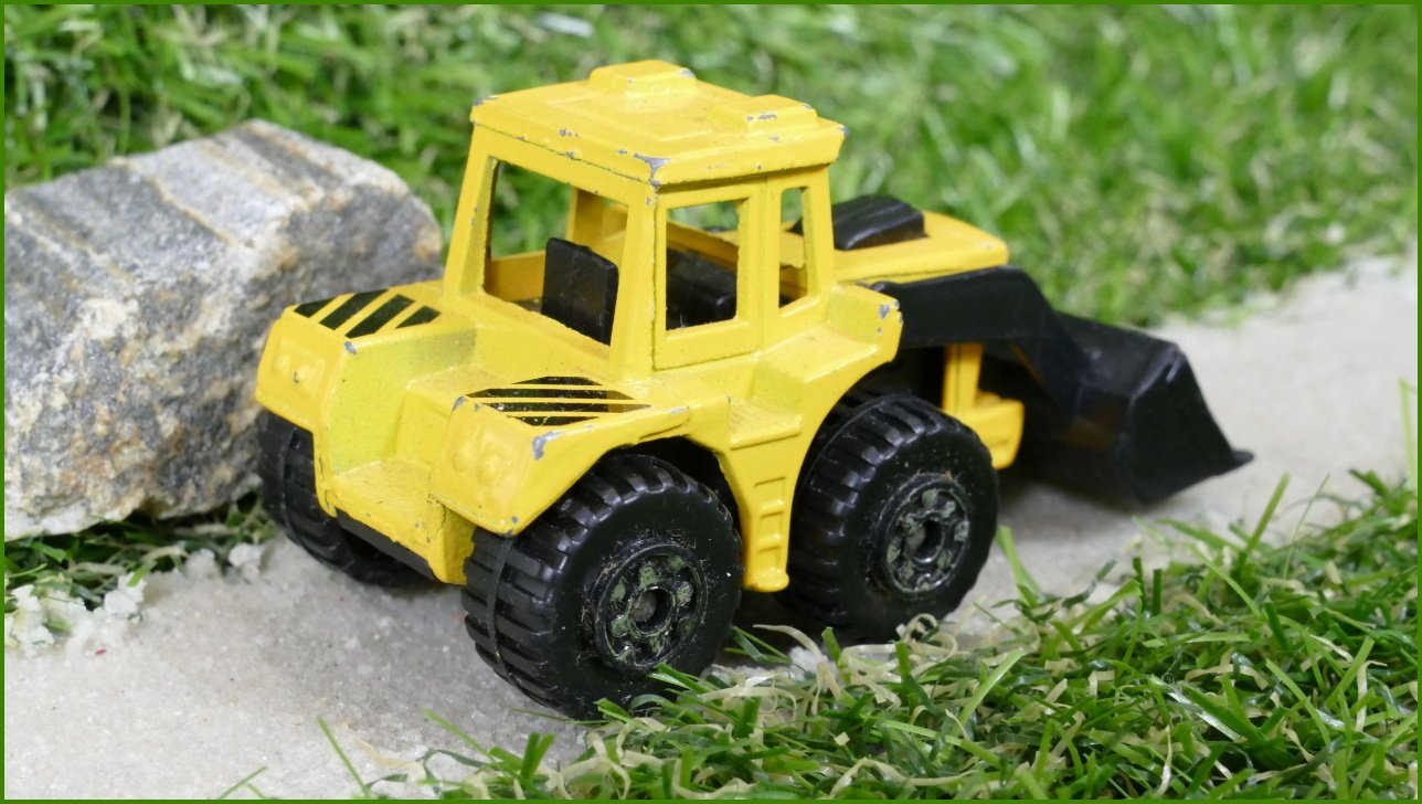 Autíčko Matchbox (Thailand) Tractor Shovel