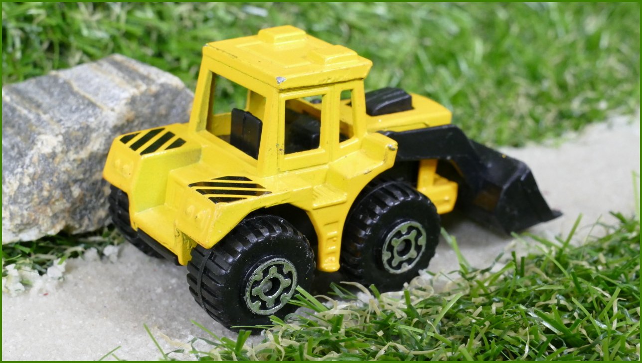 Autíčko Matchbox (Thailand) Tractor Shovel
