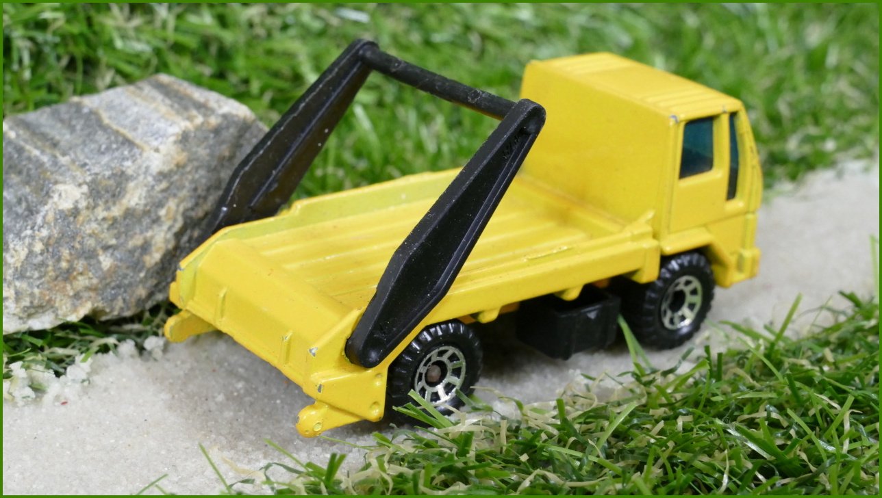 Autíčko Matchbox (Thailand) Ford Cargo Skip Truck - bez korby