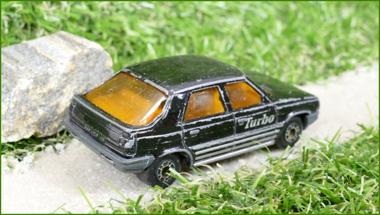 Autíčko Matchbox (China) Renault 11 - zadní pravý sloupek vada