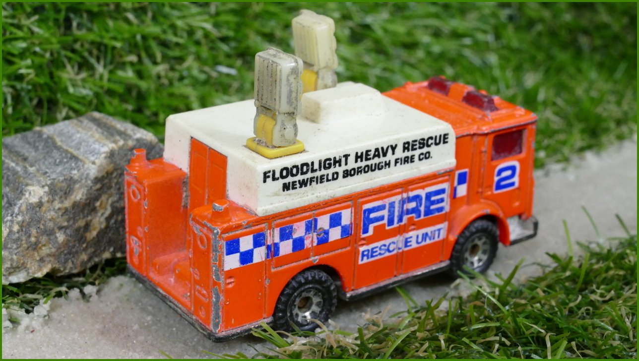 Autíčko Matchbox (China) Mack Auxiliary Power Truck