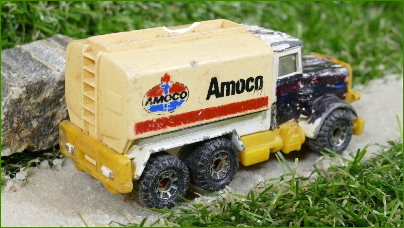 Autíčko Matchbox (Macau) Peterbilt - pokreslený