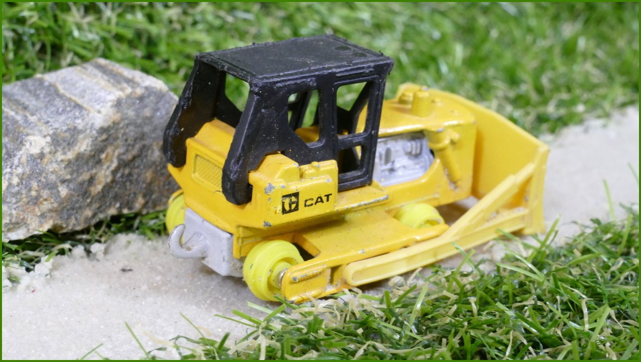 Matchbox Autíčko Angličák (Macau) Caterpillar - bez pásů