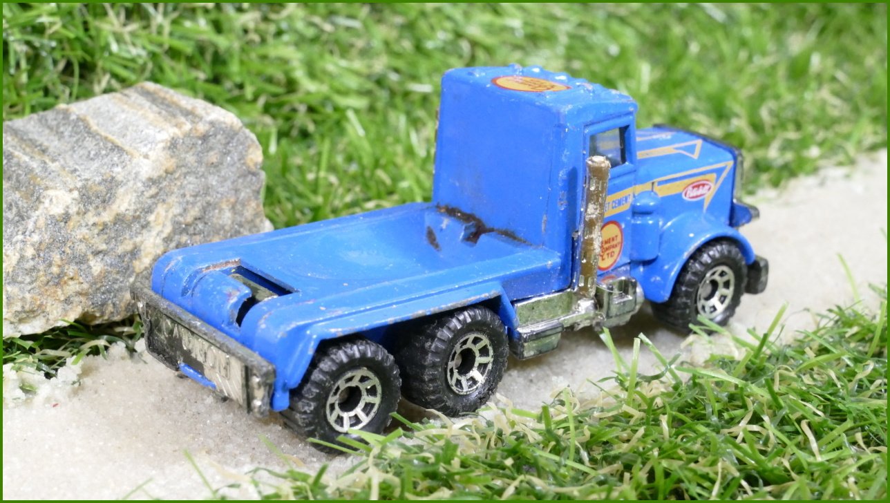 Matchbox Autíčko Angličák (Macau) Peterbilt - vada masky