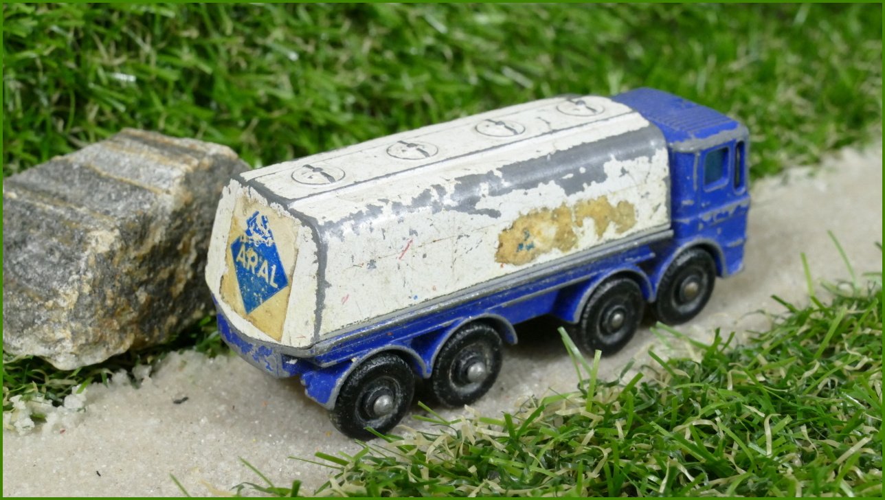 Model Autíčka Matchbox Lesney No.32 - Leyland Petrol Tanker