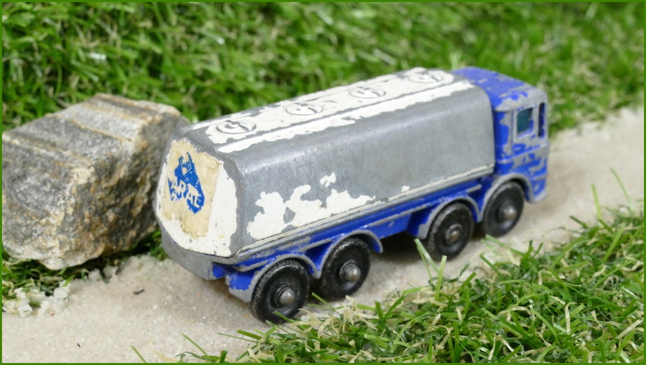 Model Autíčka Matchbox Lesney No.32 - Leyland Petrol Tanker