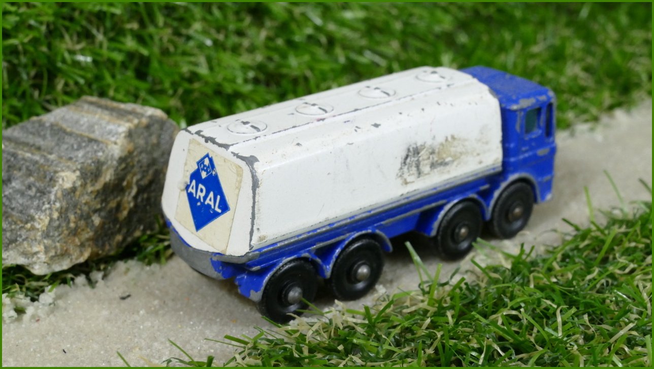 Model Autíčka Matchbox Lesney No.32 - Leyland Petrol Tanker