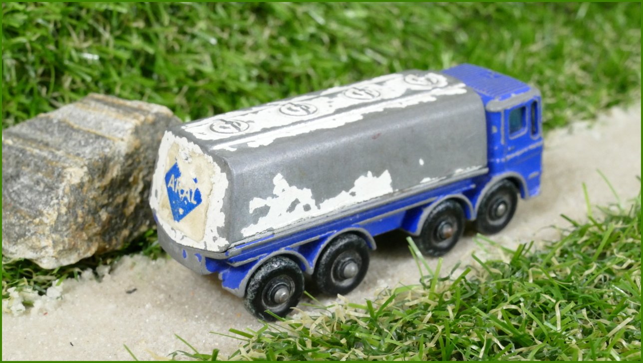 Model Autíčka Matchbox Lesney No.32 - Leyland Petrol Tanker