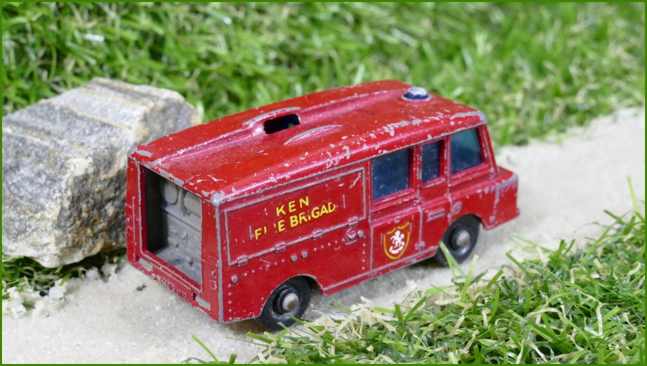 Model Autíčka Matchbox Lesney No.57 - Land Rover Fire Truck