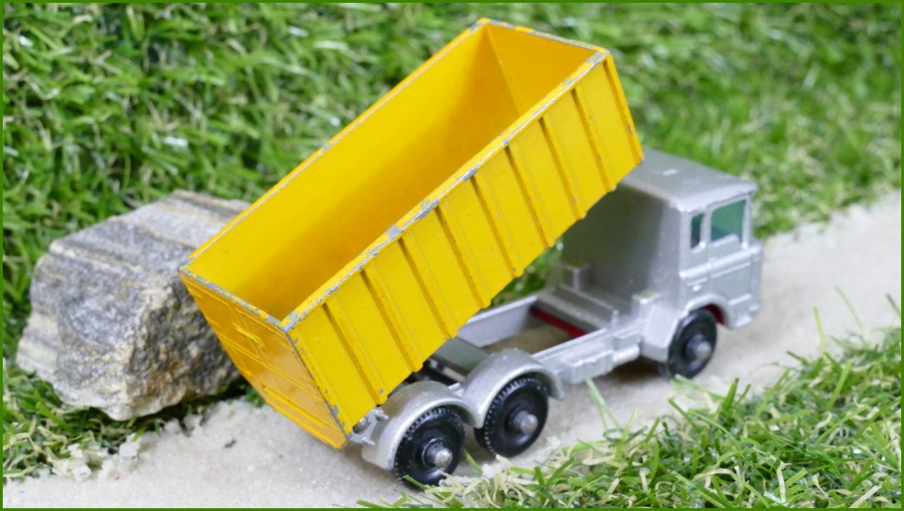 Model Autíčka Matchbox Lesney No.47 - Tipper Container Truck