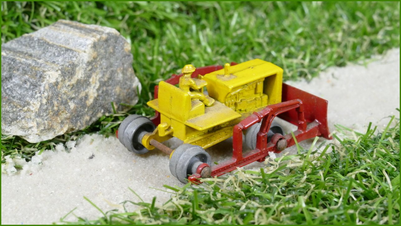 Model Autíčka Matchbox Lesney No.18 - Caterpillar Bulldozer