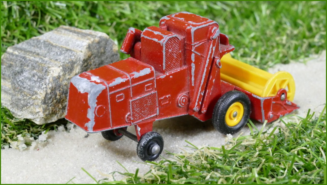 Model Autíčka Matchbox Lesney No.65 - Class Combine Harvester