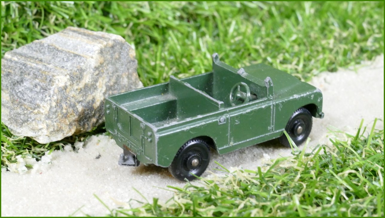 Model Autíčka Matchbox Lesney No.12 - Land Rover - bez rámu předního skla